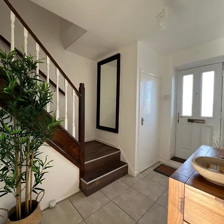 Tile Cross Entire - Near Airport, Nec & Appartement *
