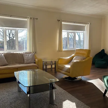 Tile Cross Entire - Near Airport, Nec & Appartement *